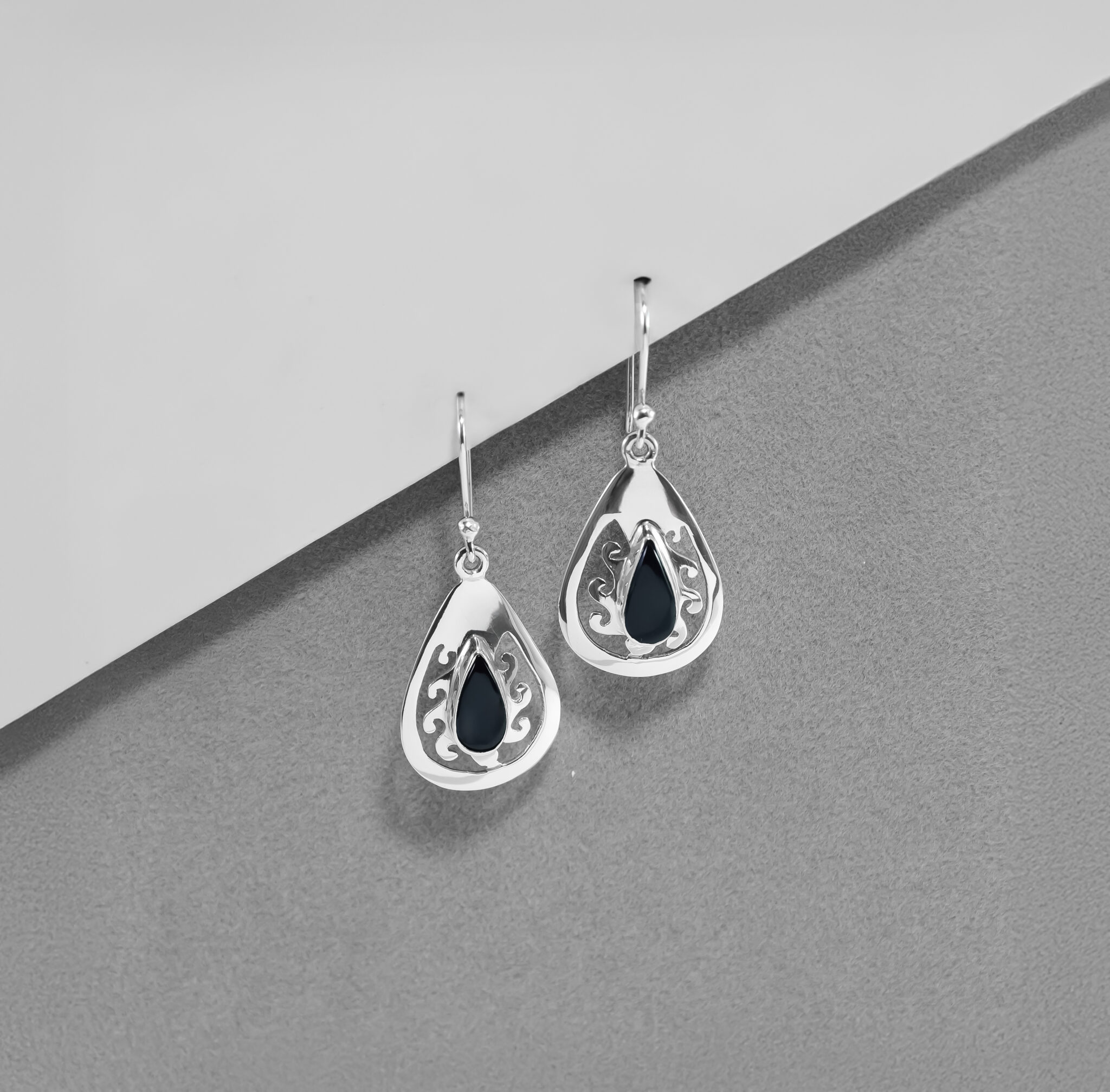 SOLAR TEARDROP RESONANCE