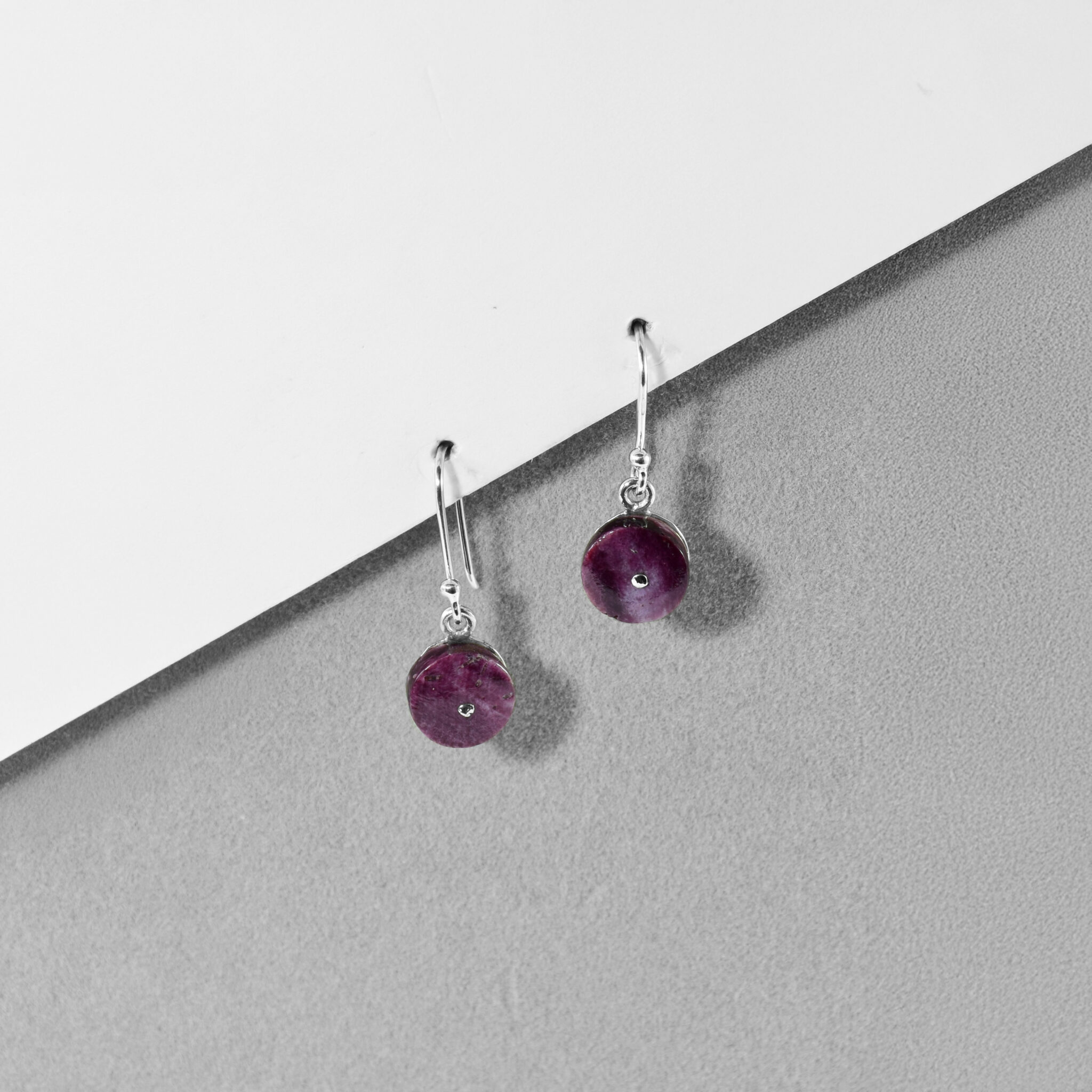 MINIMALIST EARTHEN ORBS