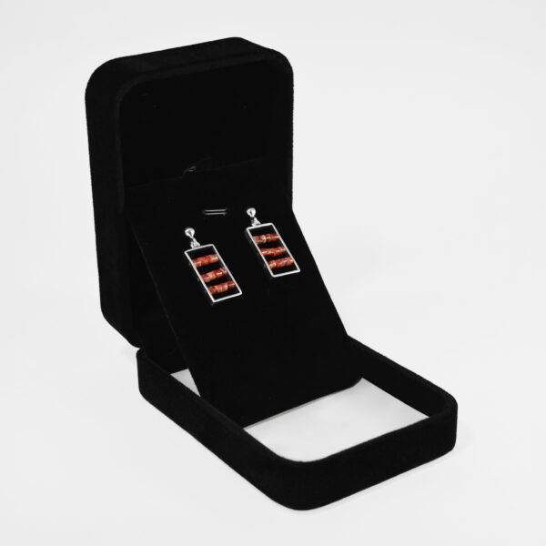 GEOMETRIC CASCADING ROWS