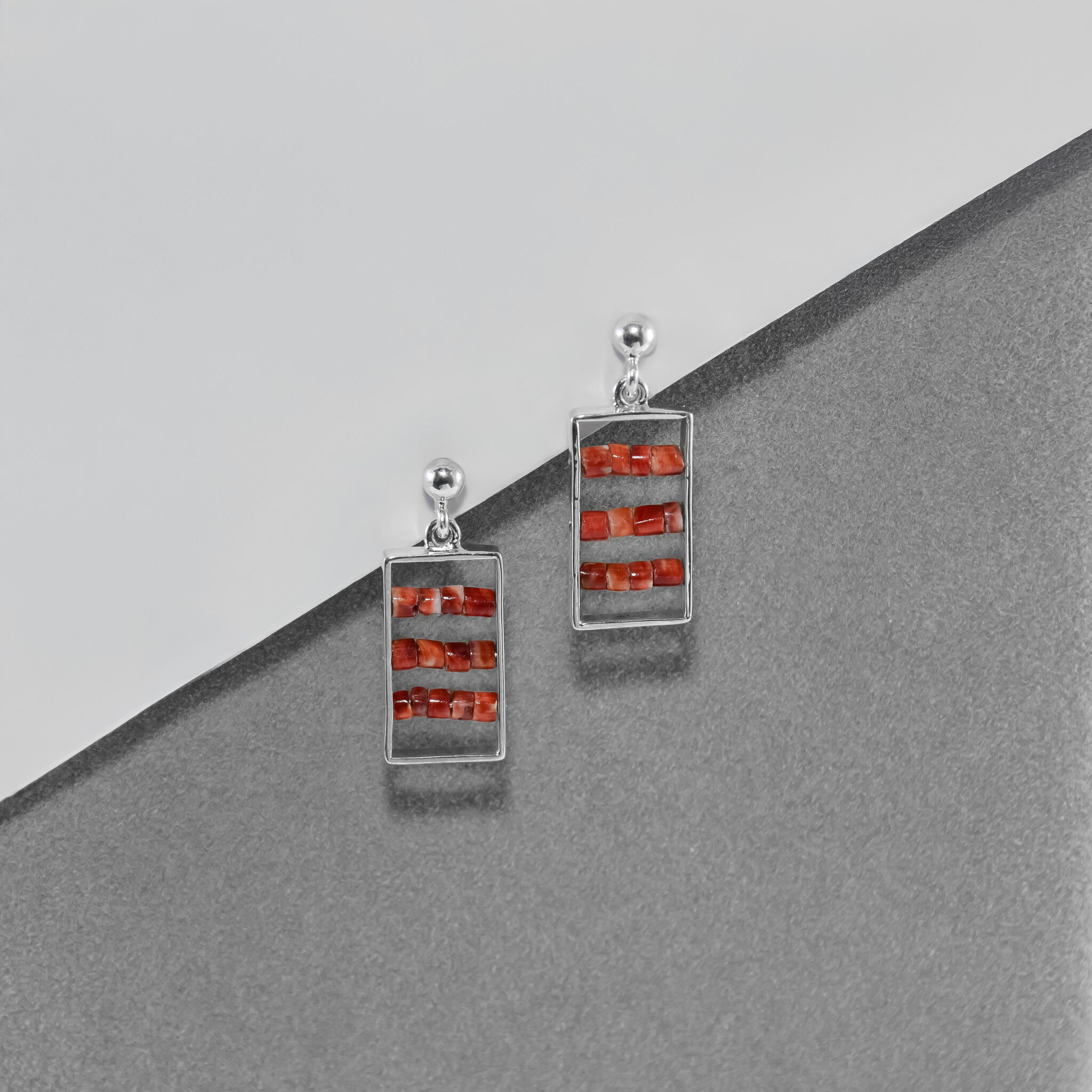 GEOMETRIC CASCADING ROWS