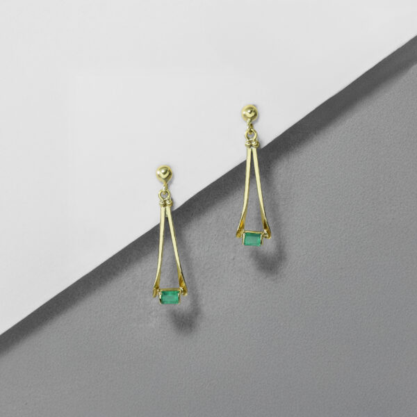 VERTICAL EMERALD KINETIC