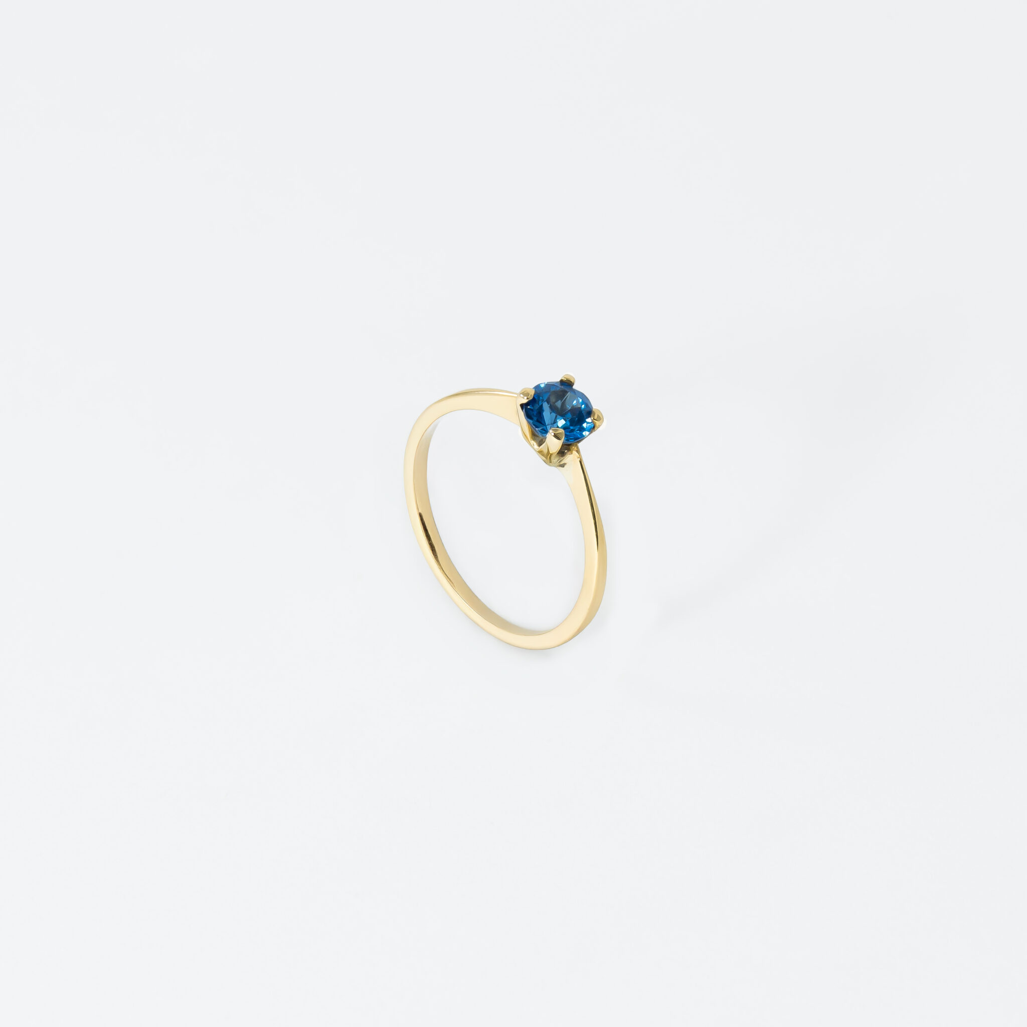 BlUE TOPAZ SOLITAIRE
