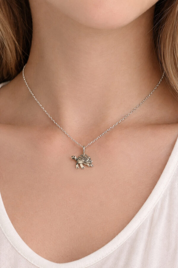 Solitary Giant Pendant