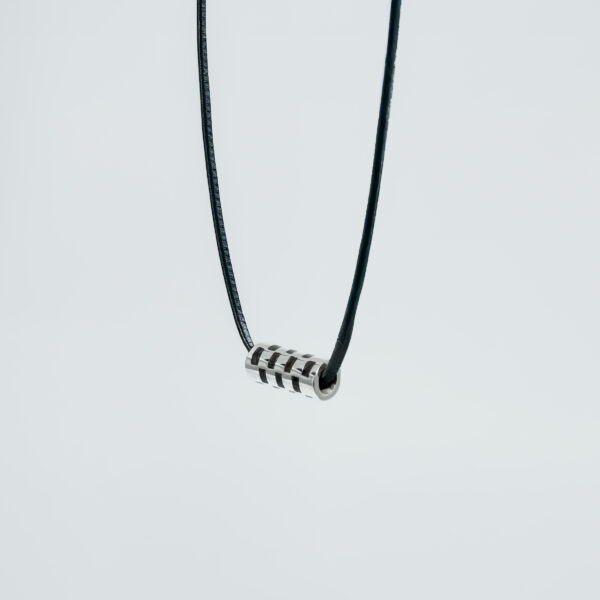 Gloss & Obsidian Cylinder