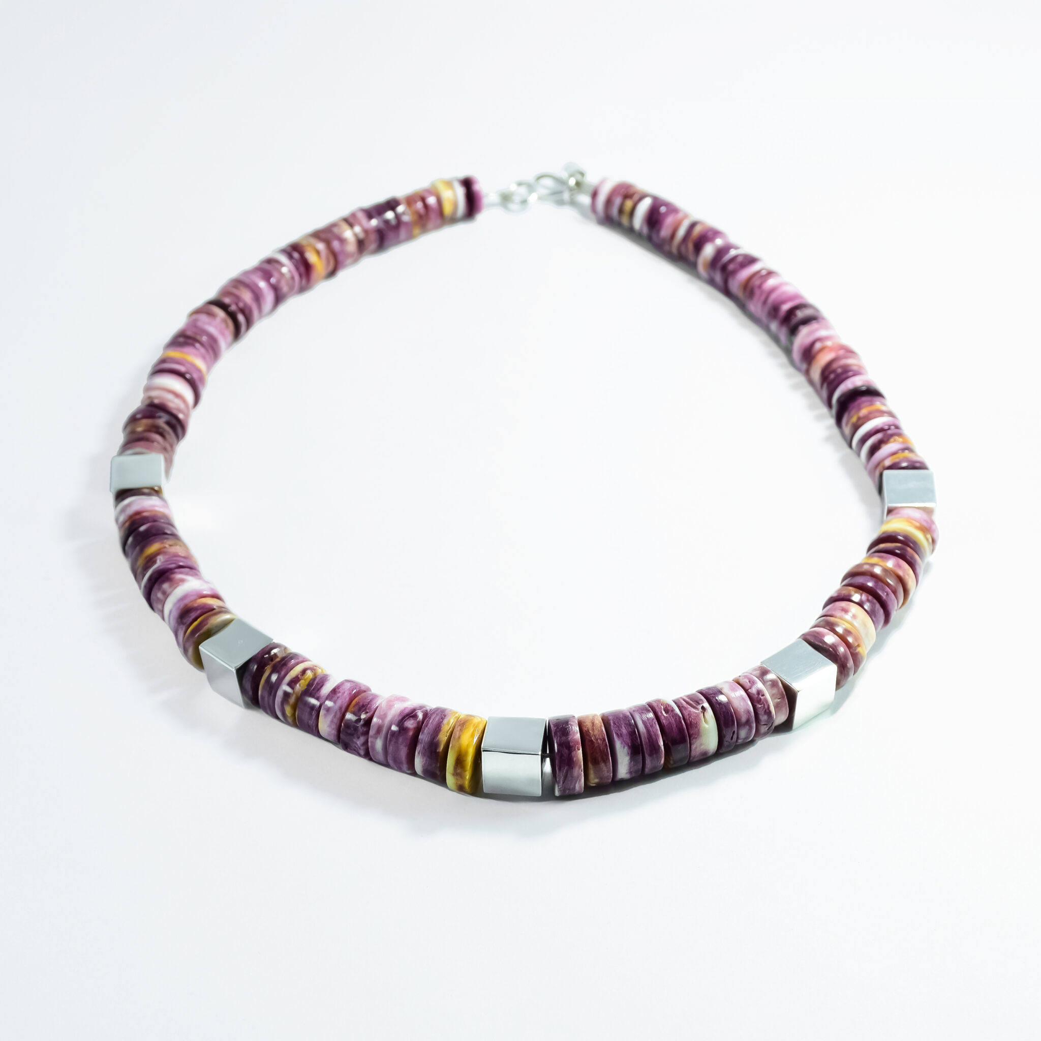 GEOMETRIC RADIANCE COLLAR