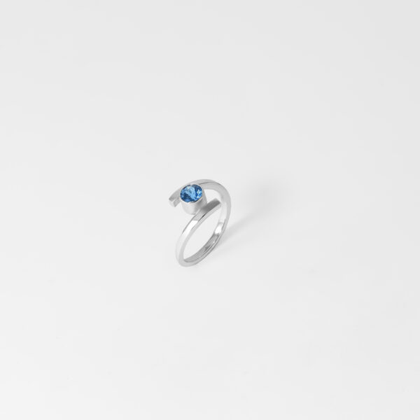 AZURE SQUARE-WIRE RING