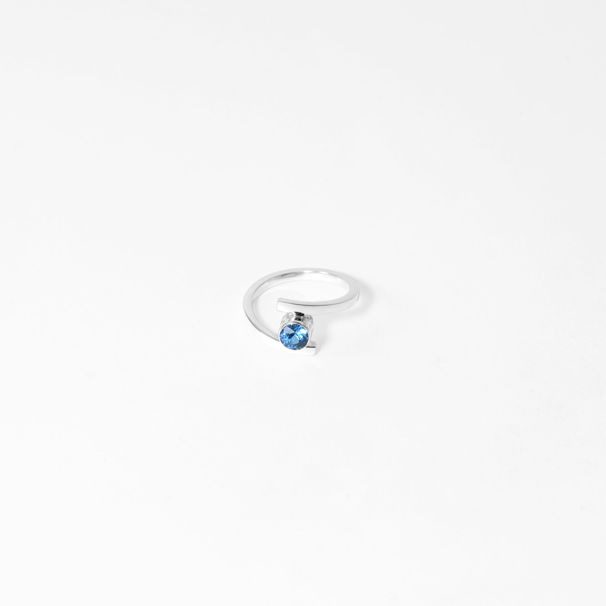 BLUE TOPAZ -WIRE RING