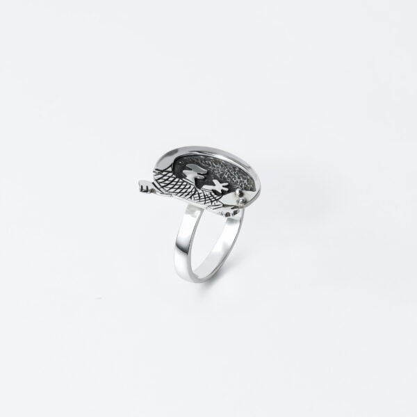 Chiseled Iguana Oval Ring