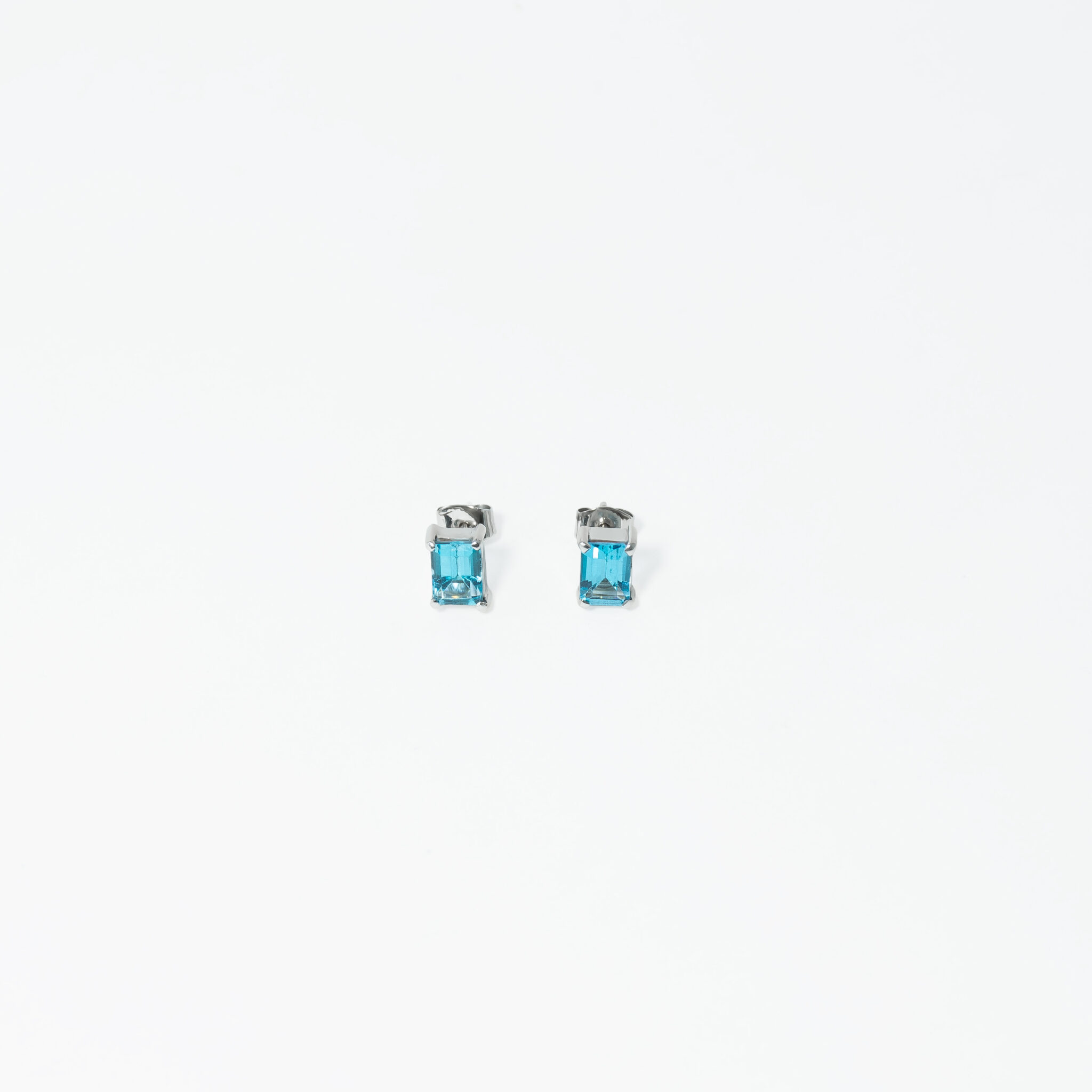 GLACIAL RADIANCE STUDS